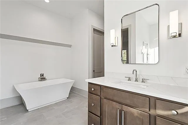 17314 Paddock Cir — Photo 12