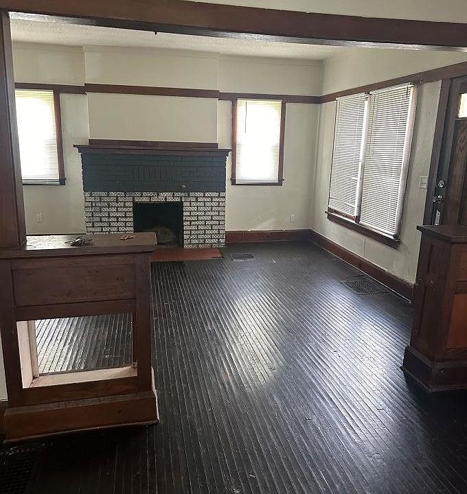 2nd image of 2222 Andrews St