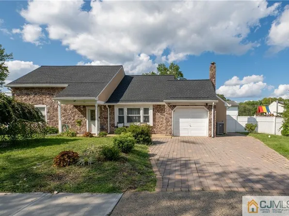 34 Joyce Dr, Piscataway, NJ 08854