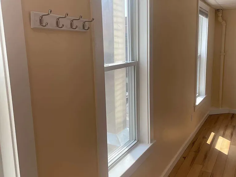 81 Pearl St — Photo 3