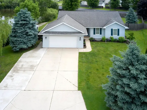 1567 Meadow Heights Cir, Neenah, WI 54956