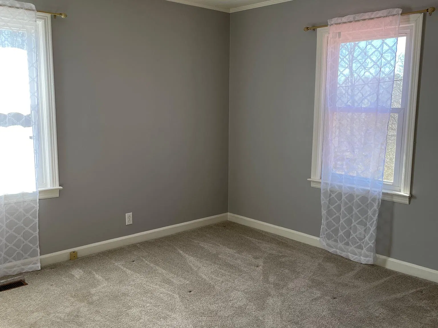 3 bed, 1.5 bath, 1360 sqft, $1,800 — Photo 3
