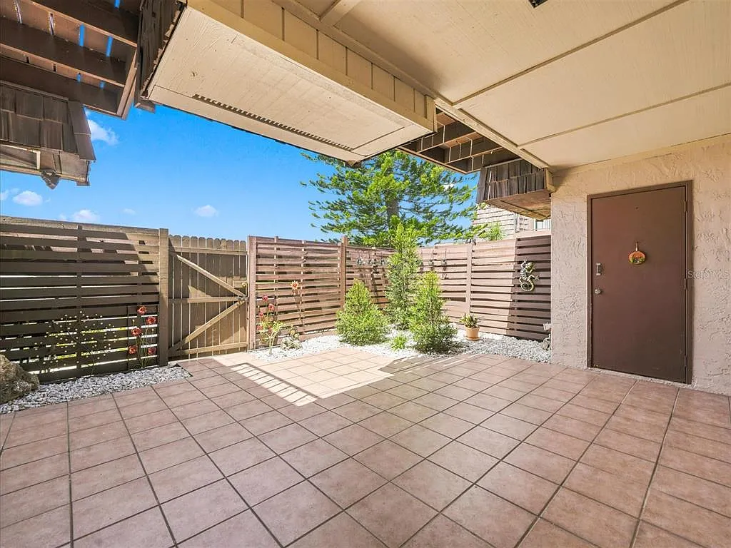 3 bed, 2.5 bath, 1478 sqft, $2,250 — Photo 3