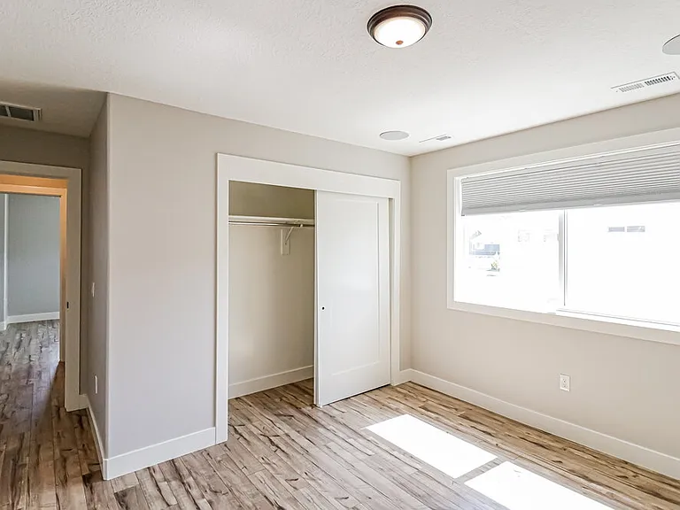 1611 W Parkview Dr — Photo 13