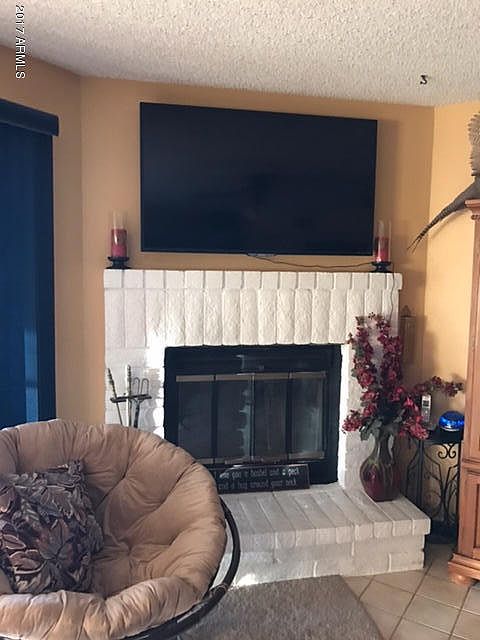 1st image of 907 W Carmen St