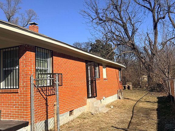 3rd image of 1304 Oak St