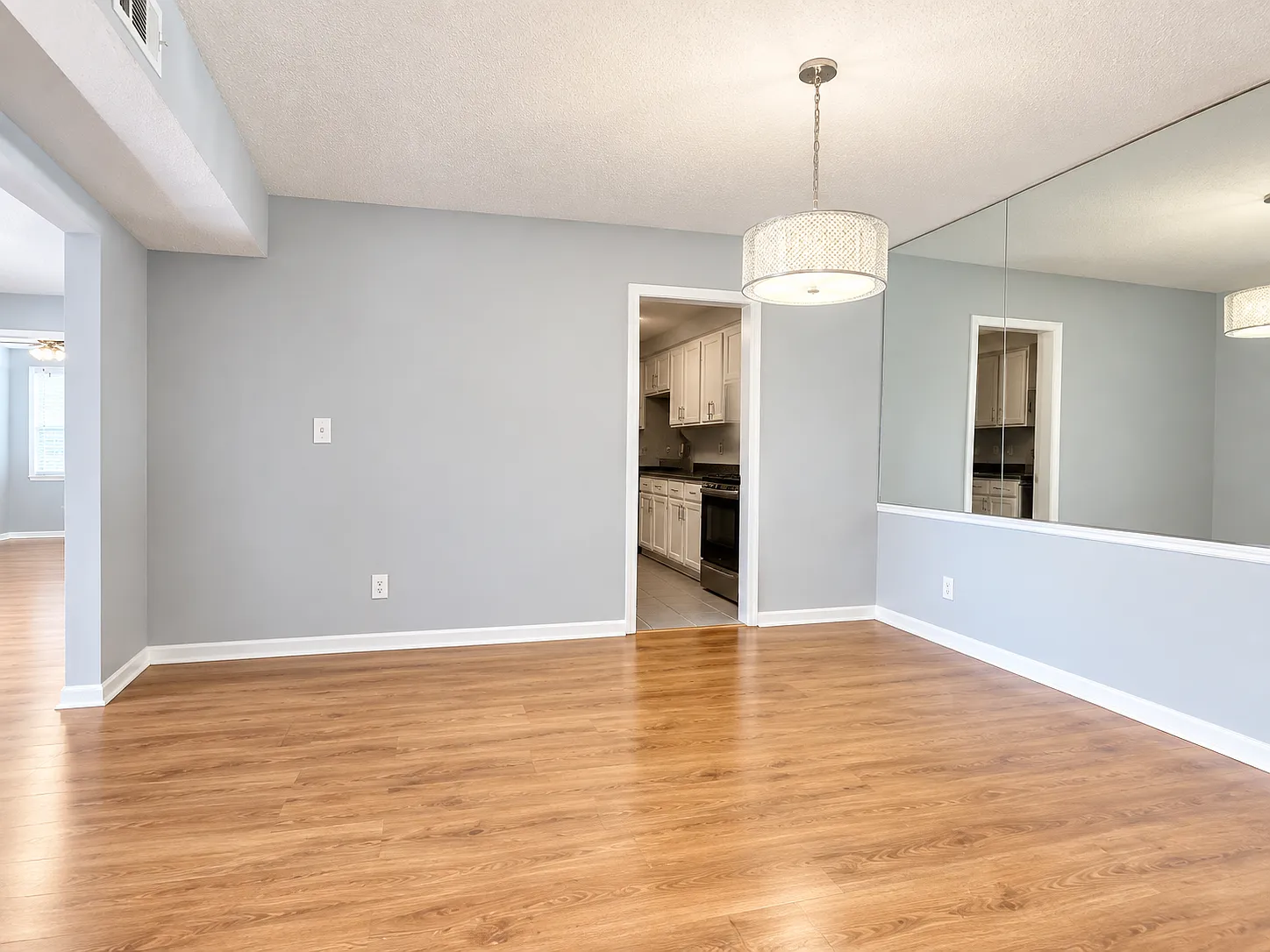6851 Roswell Road Northeast, Unit H11 — Photo 4