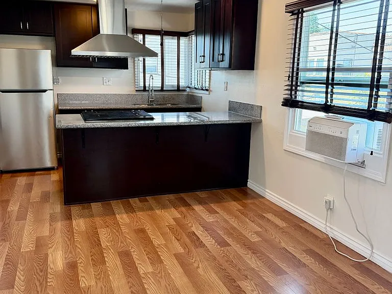 2534 Cedar Ave — Photo 6