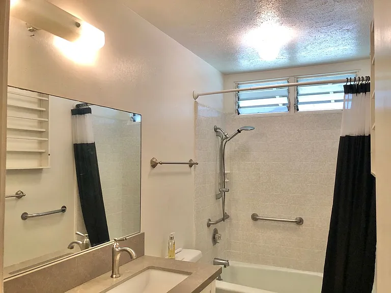98-1652 Kiawe St — Photo 36