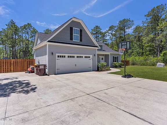 3rd image of 205 Gold Coast Dr