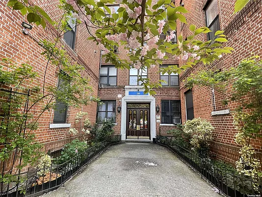 Sold by Liberty Chateau Realty Inc | media 2