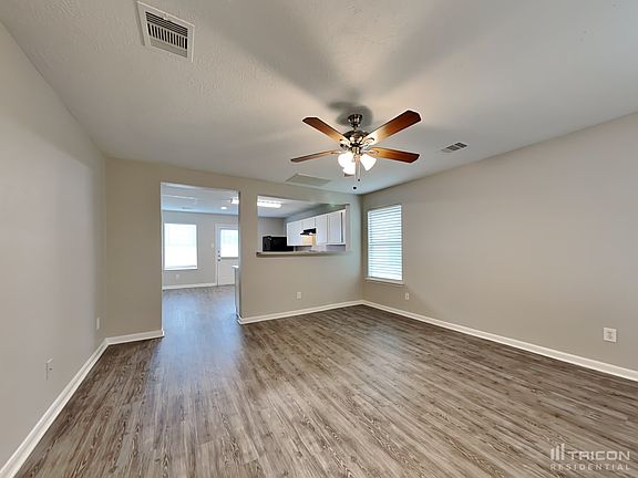 4th image of 427 Silky Leaf Dr