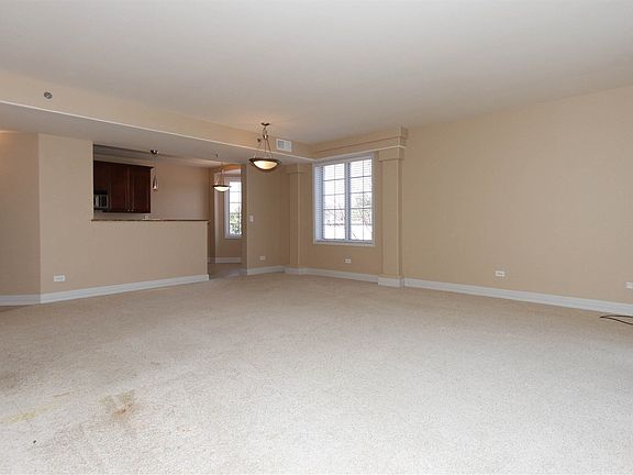5th image of 543 N Hough St