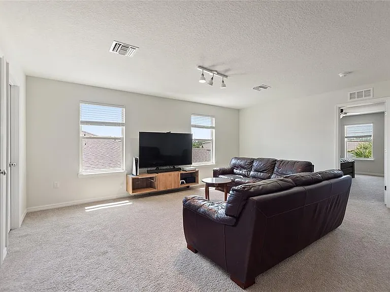 17244 Goldcrest Loop — Photo 27