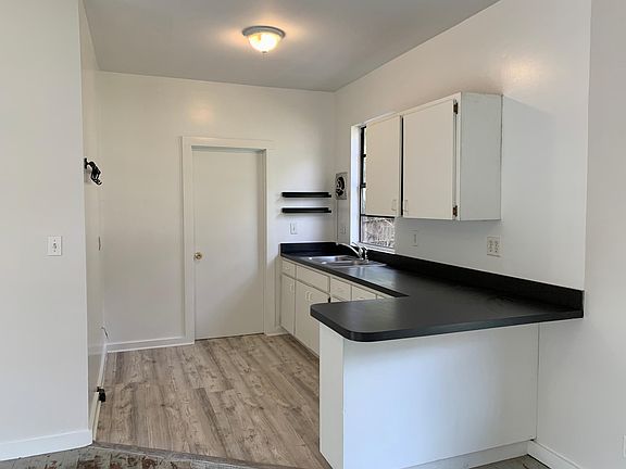 5th image of 2803 1/2 Marlin Ave