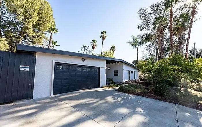 Valencia Hill Dr, Riverside — Photo 3