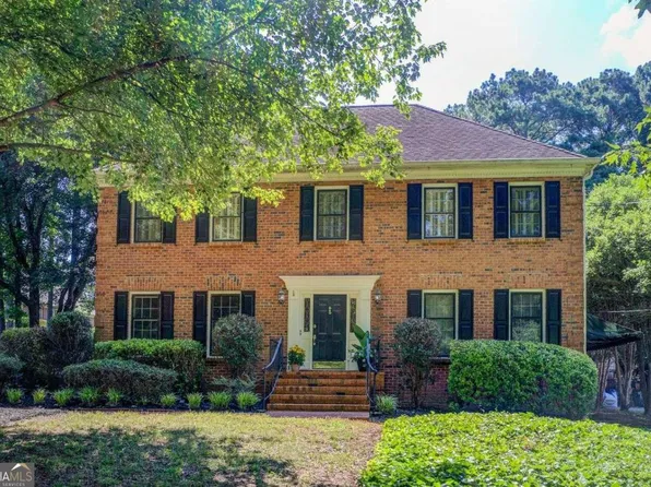 854 Newcastle Dr SW, Lilburn, GA 30047