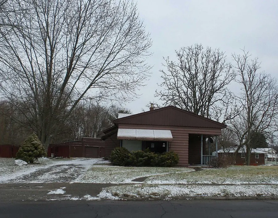 460 Poland Ave photo 1