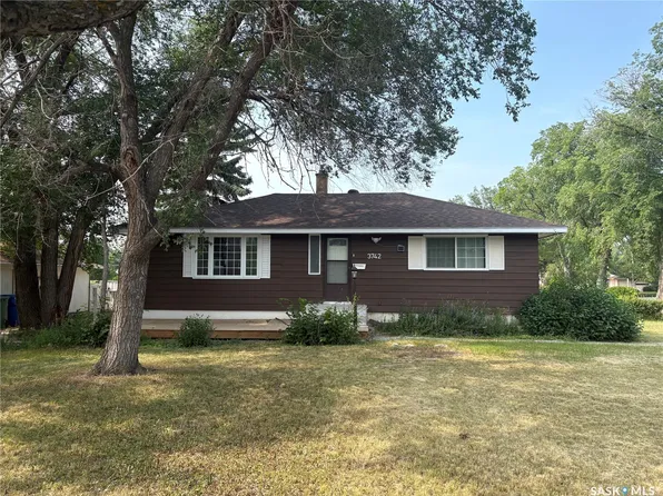 3742 Argyle Road, Regina, SK S4S 2C2