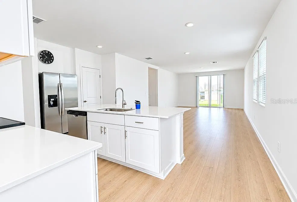 4 bed, 2.0 bath, 1607 sqft, $2,000 — Photo 2