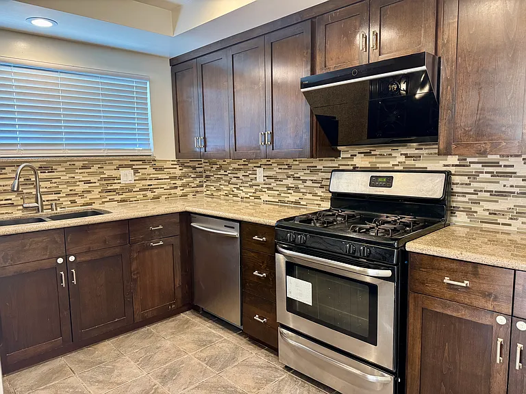 4325 W 182nd St #26 — Photo 9