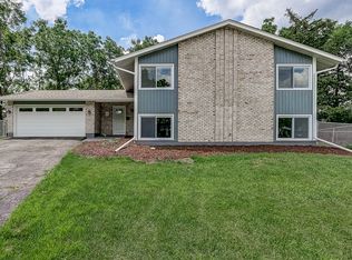 5 Wolfe Ct, Woodridge, IL 60517