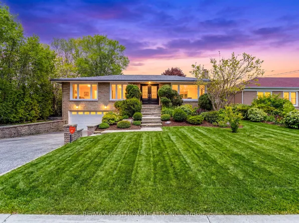 104 Waterloo Ave, Toronto, ON M3H 3Y5
