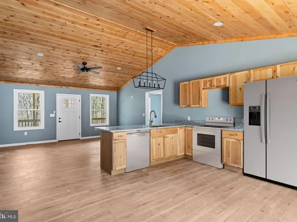 5 Pin Oak Ln, Basye, VA 22810