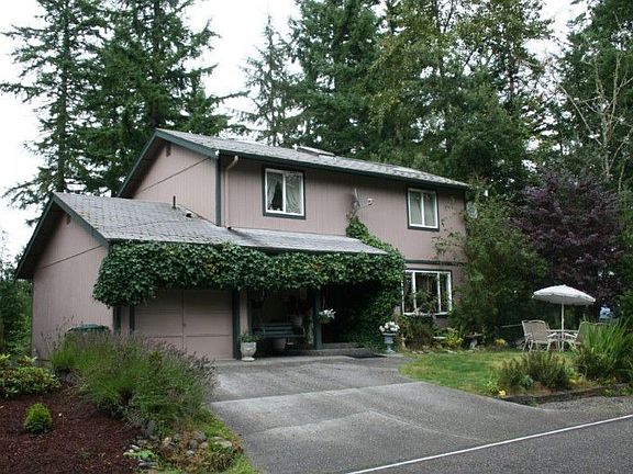 Great neighborhood, surrounded by lovely homes.