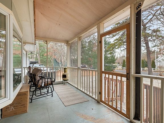 3rd image of 34 Rainbow Ln