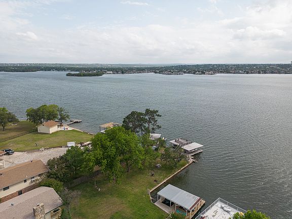 4th image of 2822 Lakeview Lane