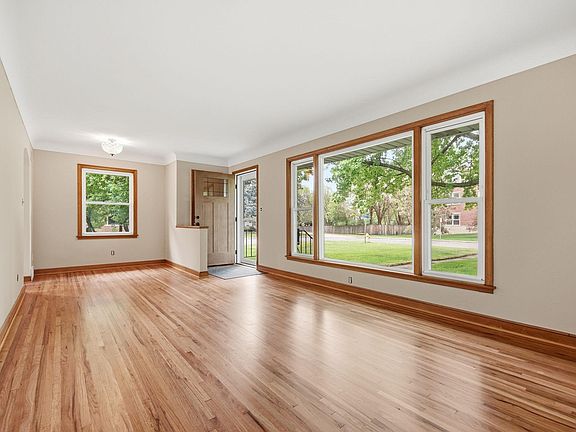 4th image of 1015 Dionne St