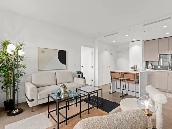 1675 Lions Gate Ln #201, North Vancouver, BC V7P 0C5