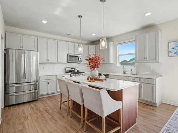 944 Briar Gate Dr, Holly Springs, NC 27540