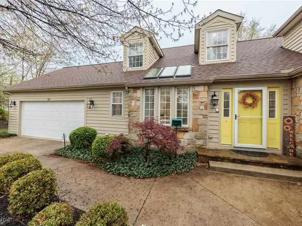 117 Royal Oak Dr, Aurora, OH 44202