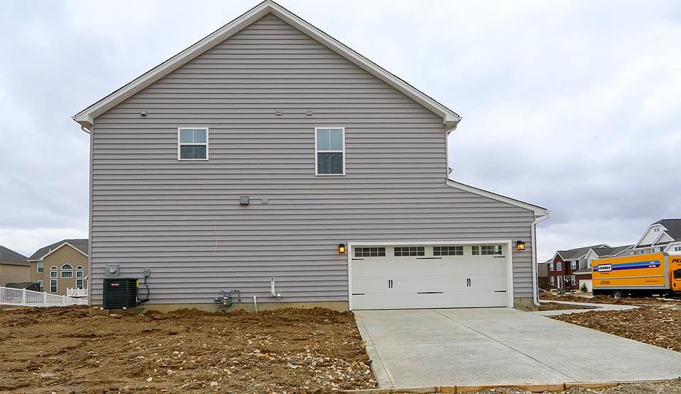2nd image of 1020 Lakeside St