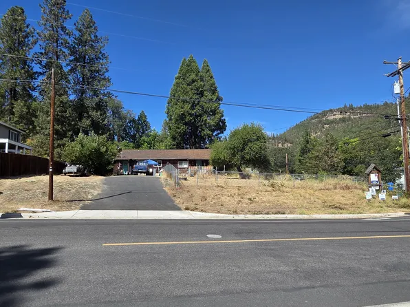 22571 Highway 62, Shady Cove, OR 97539