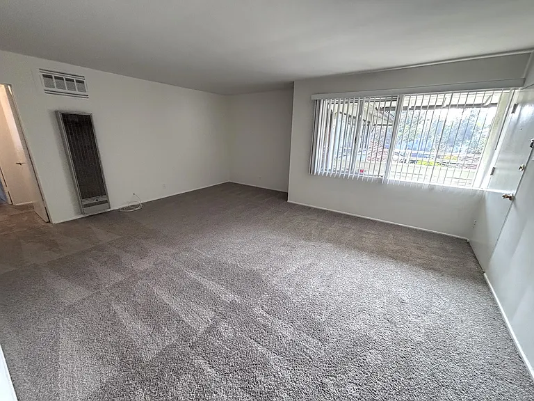 305 California Blvd — Photo 24