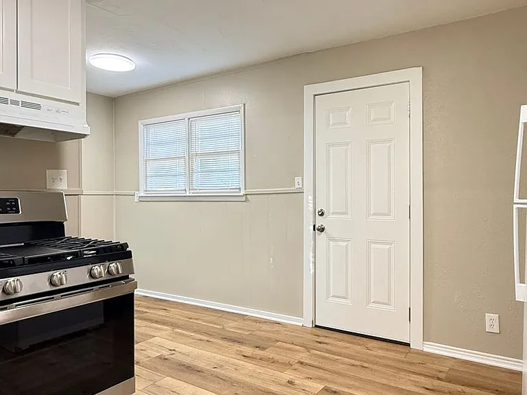 3200 Avenue R — Photo 7
