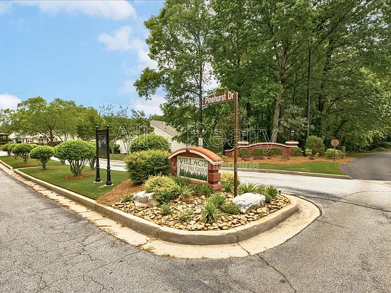 1033 Pinehurst Dr — Photo 45