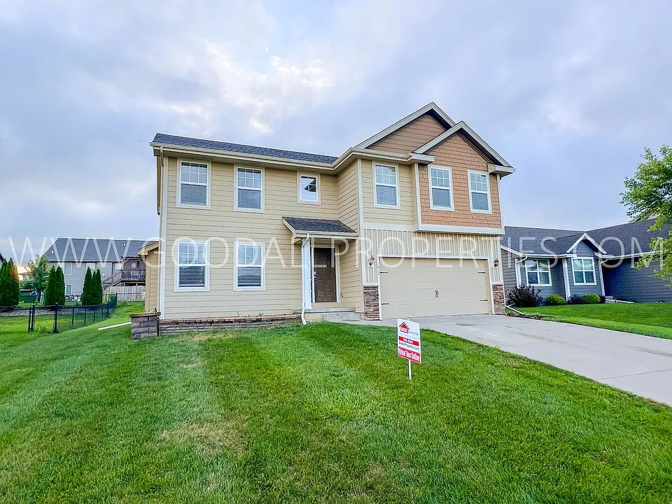 1903 SE Clover Ridge Dr