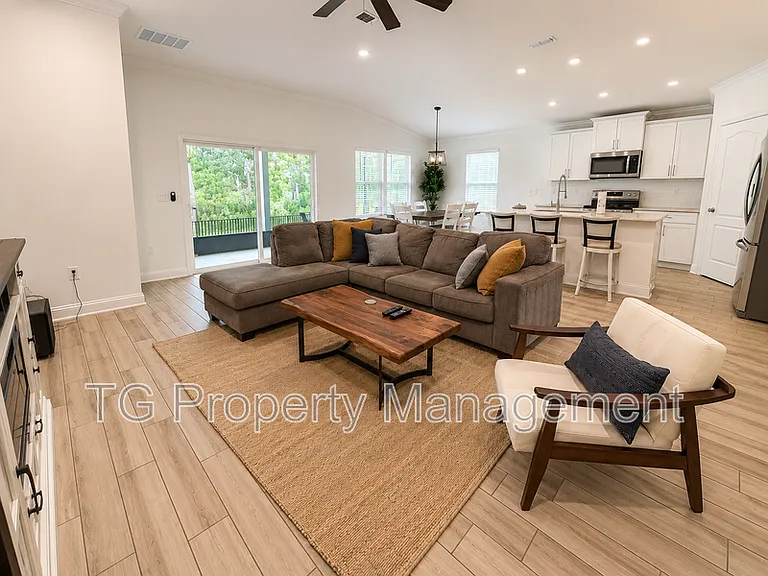 248 Zancara St — Photo 10
