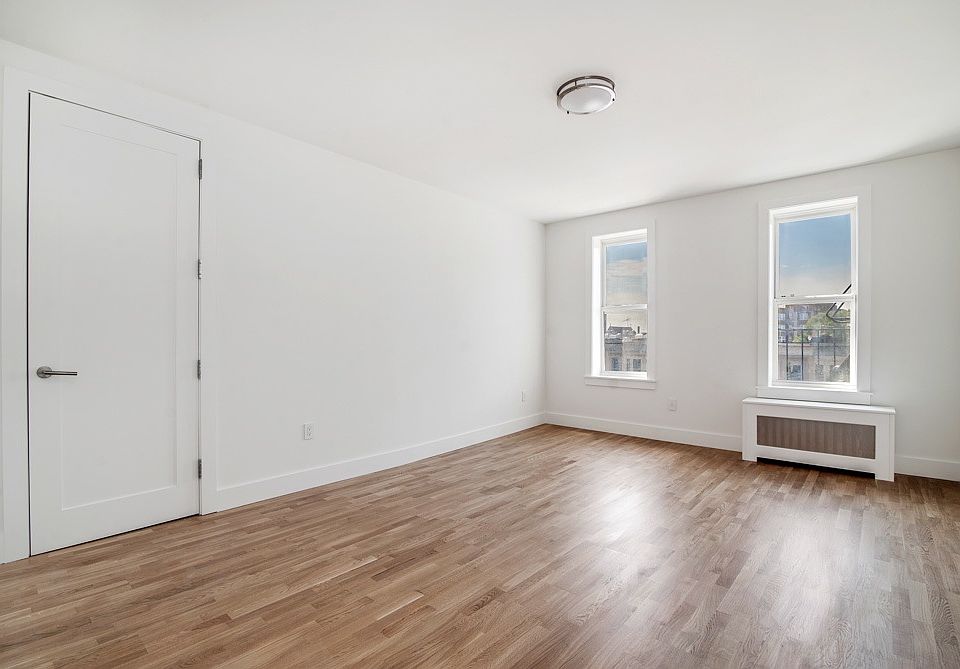 2nd image of 58 Linden Blvd #6FKF