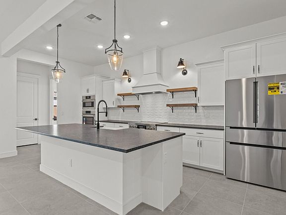 3rd image of 686 E Greenback Drive