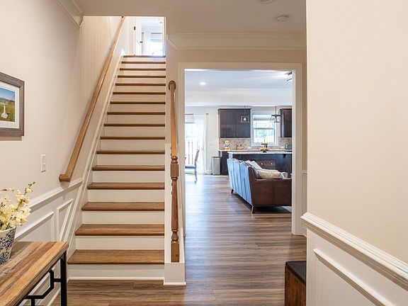 4th image of 311 Hartland Pl