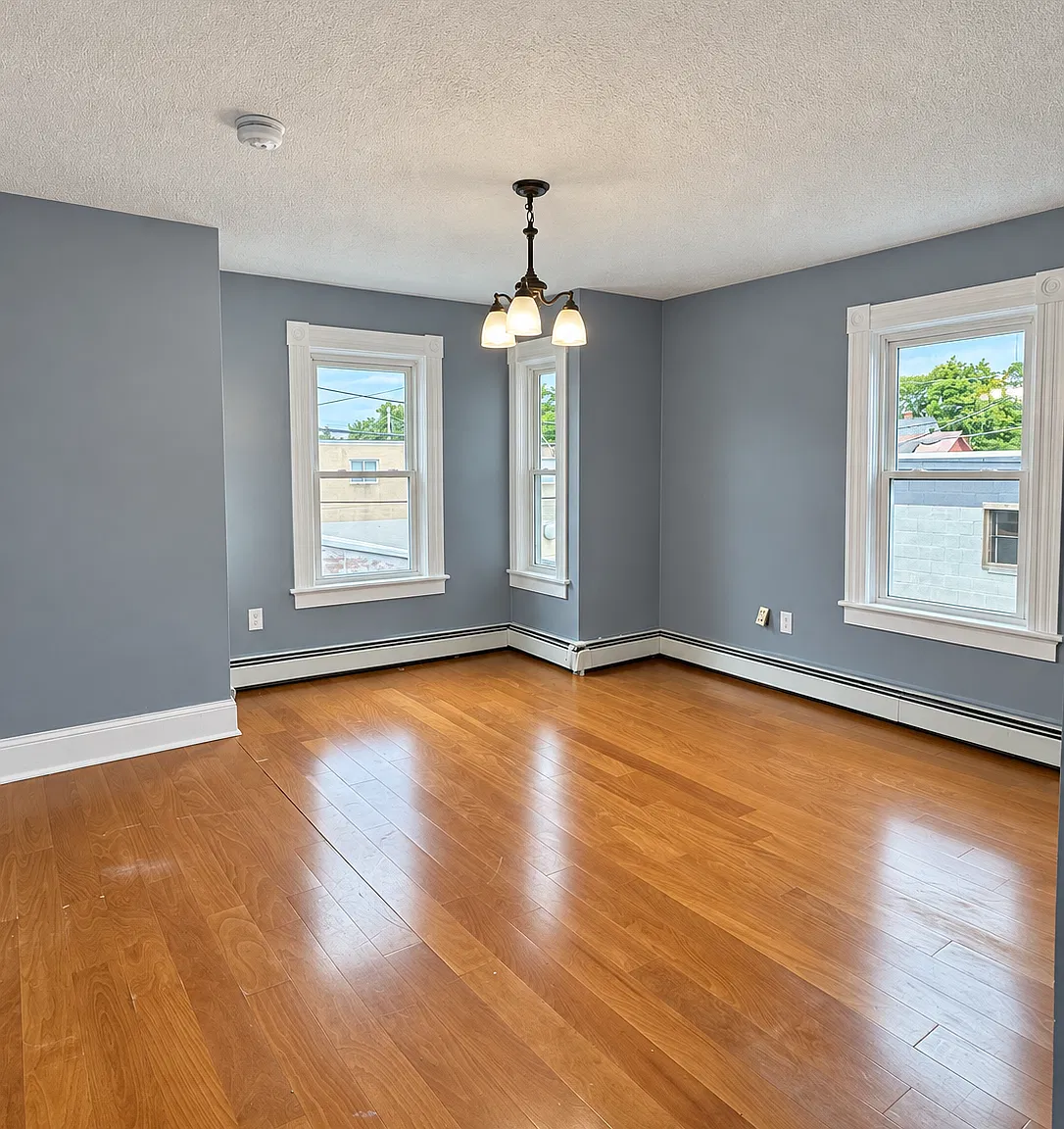 4 bed, 1360 sqft, $2,800 — Photo 2