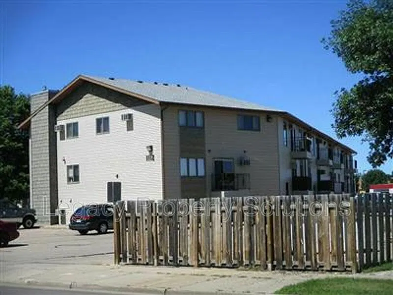 1112 Portland Dr #102