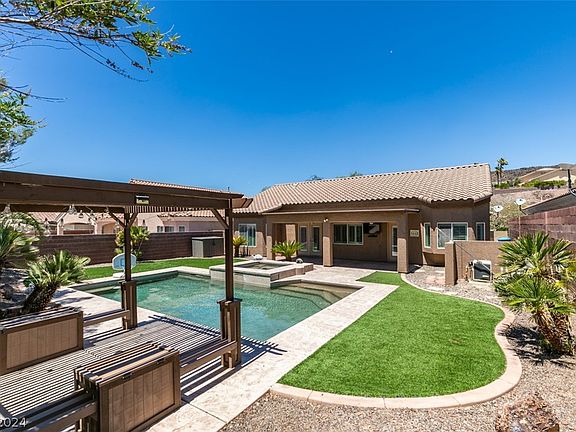 4th image of 1030 Astounding Hills Dr
