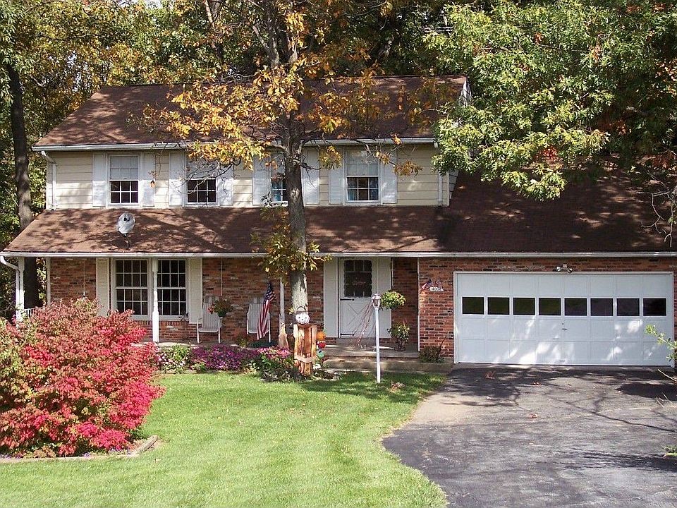 Beautiful Setting! Classic Colonial!