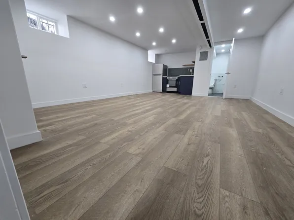 956 43rd Street image 1 of 10